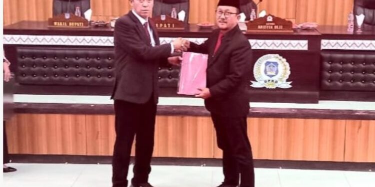 Bupati Bolsel Hadiri Paripurna Ranperda, Ranperbup LKPJ Tahun 2024